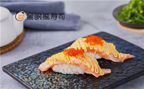 蟹籽三文鱼手握寿司